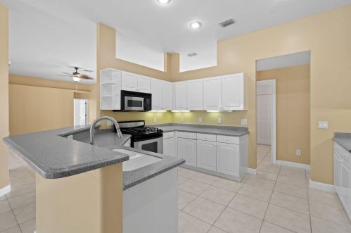 1698 Mockingbird Dr, Fort Pierce FL  34986-2045 exterior