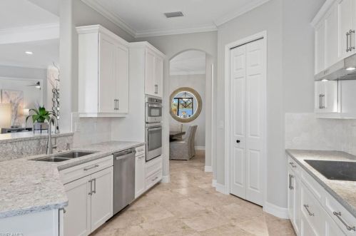 10070 Biscayne Bay Ln, Naples FL 34120-3754 exterior