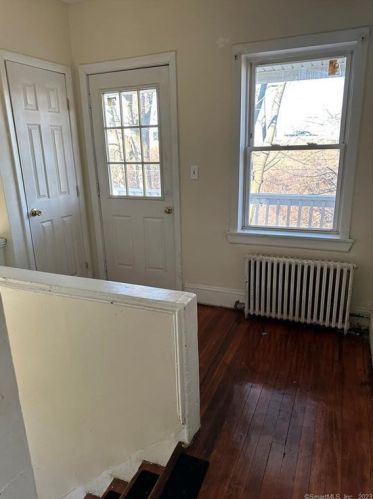 35 Newfield Pl, Bridgeport CT  06607-1725 exterior