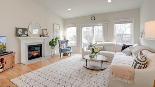 55 Kendall Ct, Bedford, MA 01730-1680