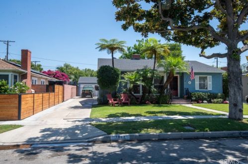 2864 Montair Ave, Long Beach, CA 90815-1053
