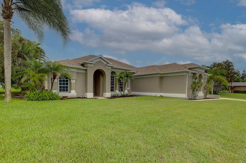 2598 Hamden Rd, Fort Pierce, FL 34952-5216