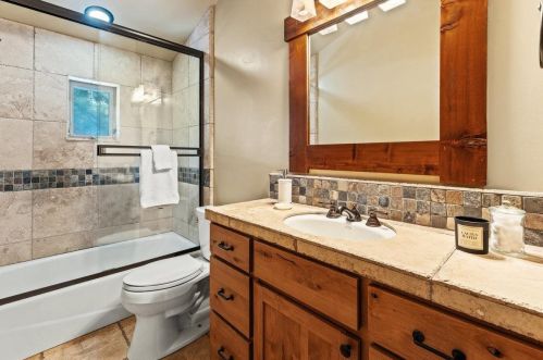 14549 Davos Dr, Truckee CA 96161-7165 exterior