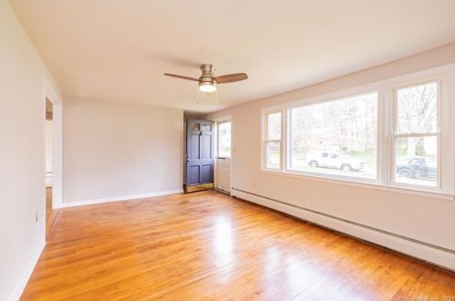 127 Sunset St, Windsor Locks CT  06096-2411 exterior
