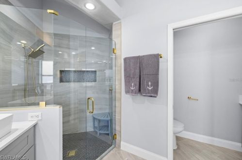 201 4th Pl, Cape Coral FL  33990-1042 exterior