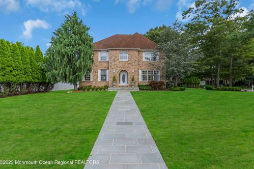 17 Georgetown Rd, Tinton Falls, NJ 07724-2437