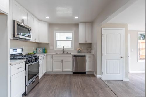 5477 Waring Rd, San Diego, CA 92120-1849