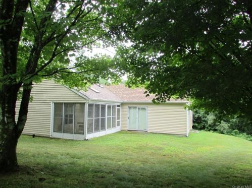 73 Hidden Ridge Dr, Monticello, NY 12701-3083
