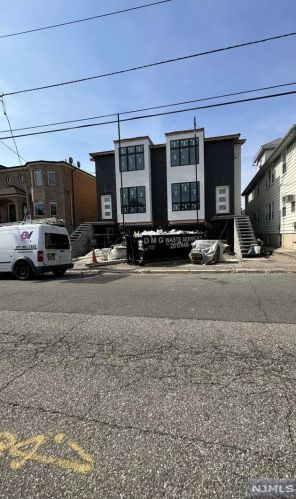 529 Lincoln St, Palisades Park, NJ 07650-1611