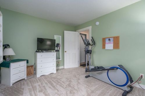 104 Lk Shr Dr, Northwood NH  03261-3707 exterior