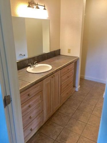 606 Center St, Uhland, TX 78640-9467