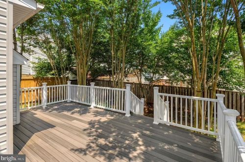 6733 Sutton Oaks Way, Gainesville VA  20155-1489 exterior