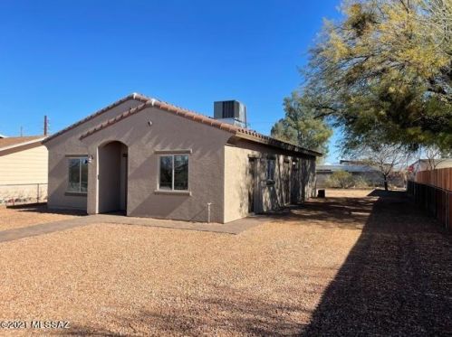 9055 Helen Marie Dr, Tucson, AZ 85756-9680