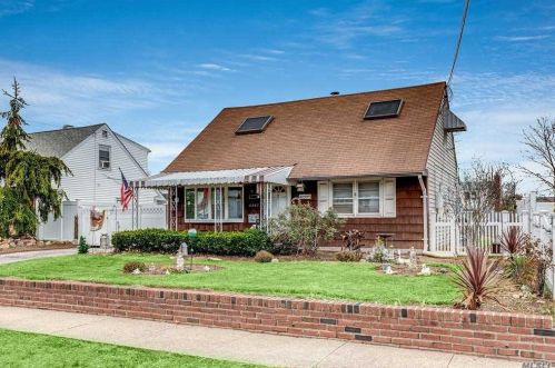 2357 Volante Pl, Westbury, NY 11590-6009