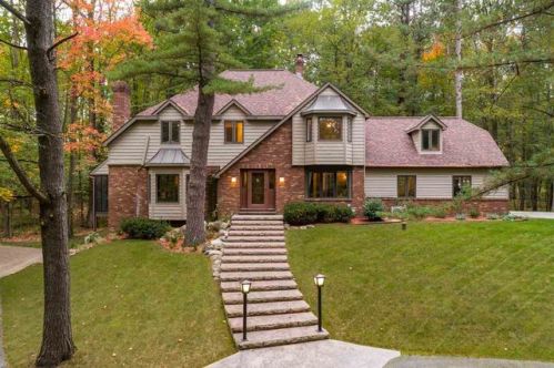 2700 Forest Haven Ct, Green Bay, WI 54313-7968
