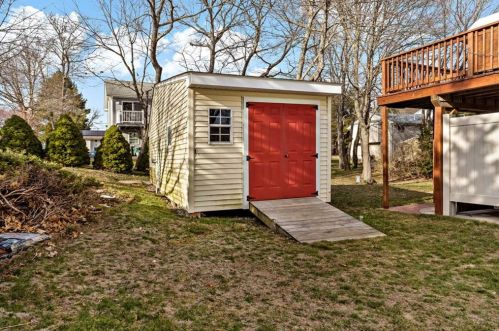 105 Nepaug Rd, South Kingstown RI  02882-2303 exterior