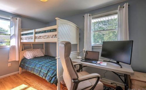 51 Westwood Rd, Milford CT  06461-2752 exterior