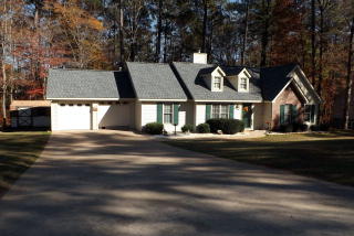 106 Nottingham Ln, Greenwood, SC 29649-9151
