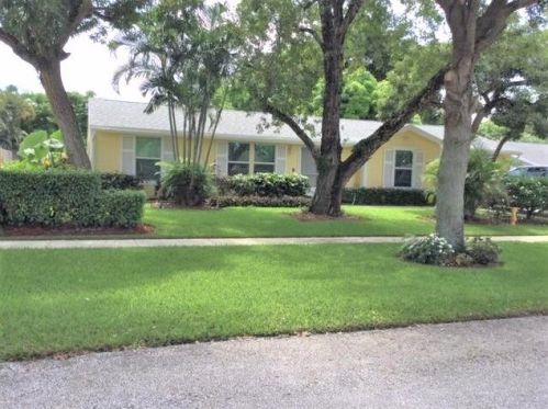 8386 Michael Dr, Boynton Beach, FL 33472-1051