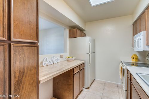 1053 Caribe Ave, Tucson, AZ 85710-1257