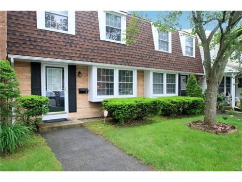 8 Jackson Dr, Milford, CT 06460-7109