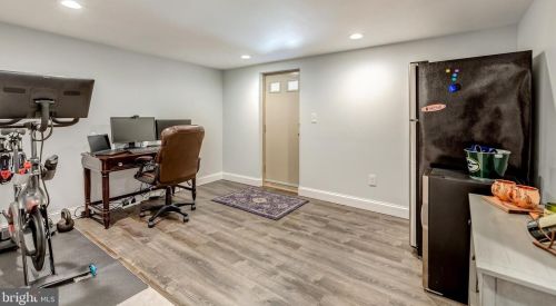 6710 Chestnut Ave, Falls Church VA  22042-2112 exterior