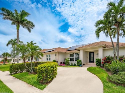 301 Lamplighter Dr, Marco Island, FL 34145-4541