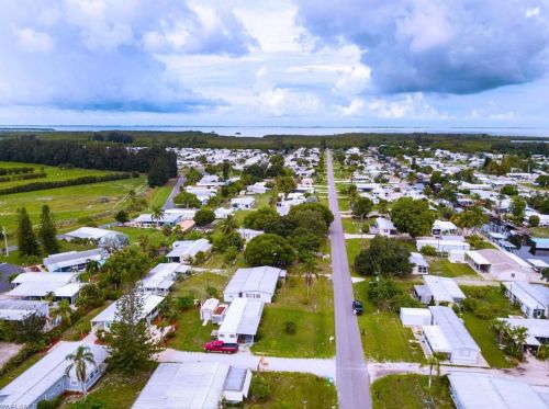 4743 Sandpiper Dr, Saint James City FL  33956-2810 exterior