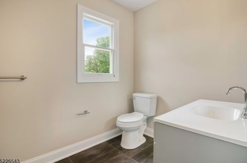 172 Franklin Rd, Parsippany NJ  07834-1537 exterior