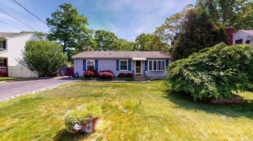 261 Titmus Dr, Manor Park, NY 11950-1523