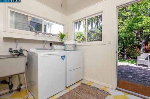 4171 Howe St, Oakland CA  94611-5117 exterior