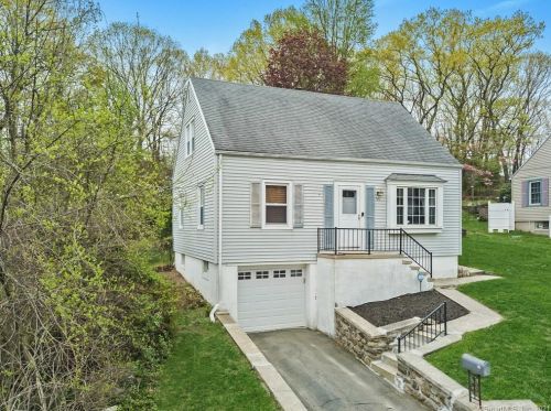 35 Highview St, Waterbury, CT 06708-4917