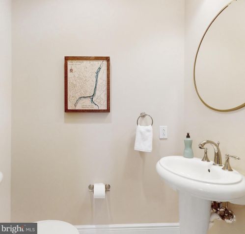 221 Victoria Mews, Princeton NJ  08542-3748 exterior