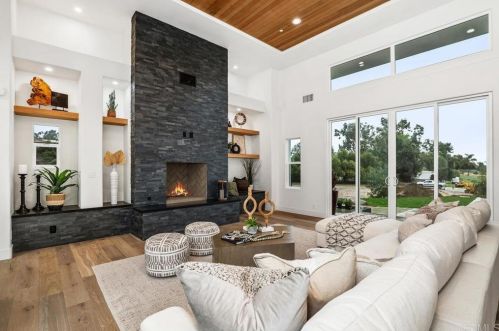 1500 Gamble Ln, Escondido CA  92029-4321 exterior