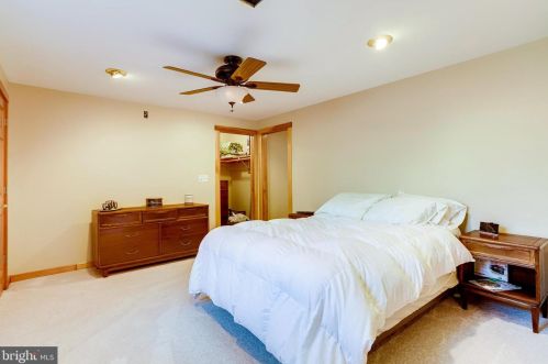 3714 Mountain Rd, Haymarket VA  20169-1739 exterior