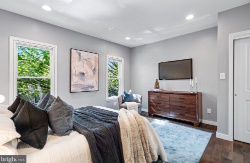 2037 Carpenter St, Philadelphia PA 19146-2418 exterior