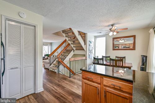 2414 Southgate Sq, Herndon VA  20191-1239 exterior