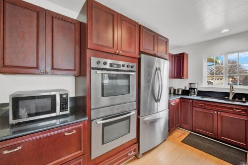 200 Juniper St, Vacaville CA 95688-2736 exterior