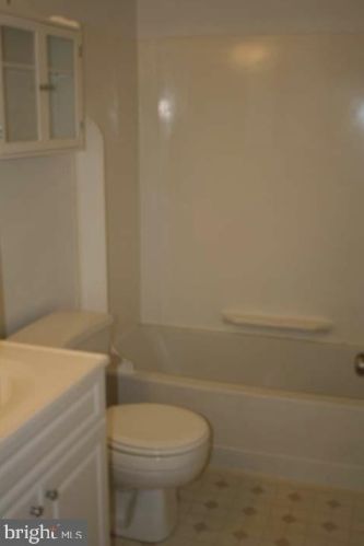 7 Ingrid Ct, Wilmington, DE 19808-4062