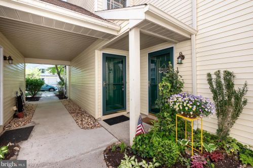 7356 Sauerkraut Ln, Macungie, PA 18062-8153