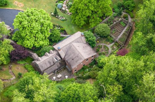 2265 Mcaleer Rd, Sewickley, PA 15143-8668