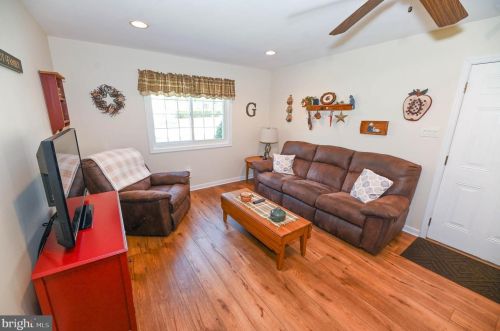 17 Briarwood Rd, Shrewsbury PA  17361-1801 exterior