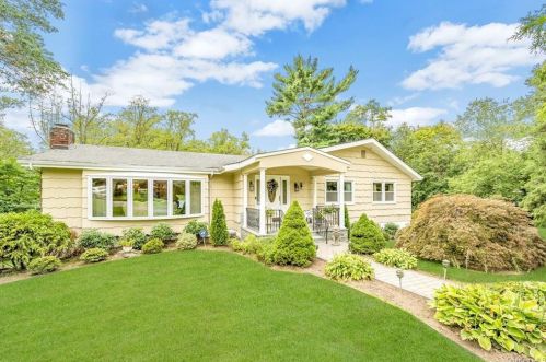 34 Vaneck Dr, New Rochelle, NY 10804-1204