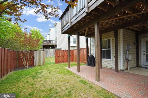8231 Singleleaf Ln, Lorton VA  22079-5634 exterior