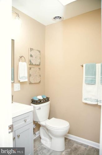 71 Honeysuckle Dr, Navy Sup Dpt PA 17050-3166 exterior