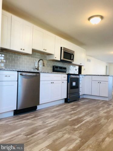 402 Division St, Riverton NJ  08077-2146 exterior