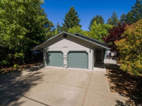 25847 Madrone Dr, Willits, CA 95490-9576