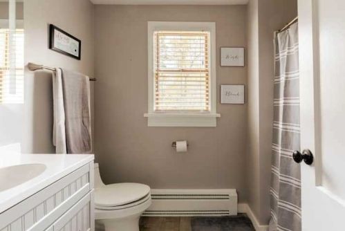 72 Maple Ave, Fishkill NY  12524-2213 exterior