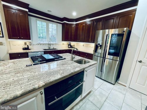 7226 Lyndam Hill Cir, Lorton VA  22079-4509 exterior