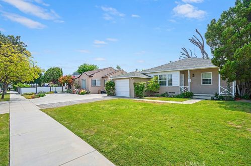 7423 Blewett Ave, Van Nuys, CA 91406-3103